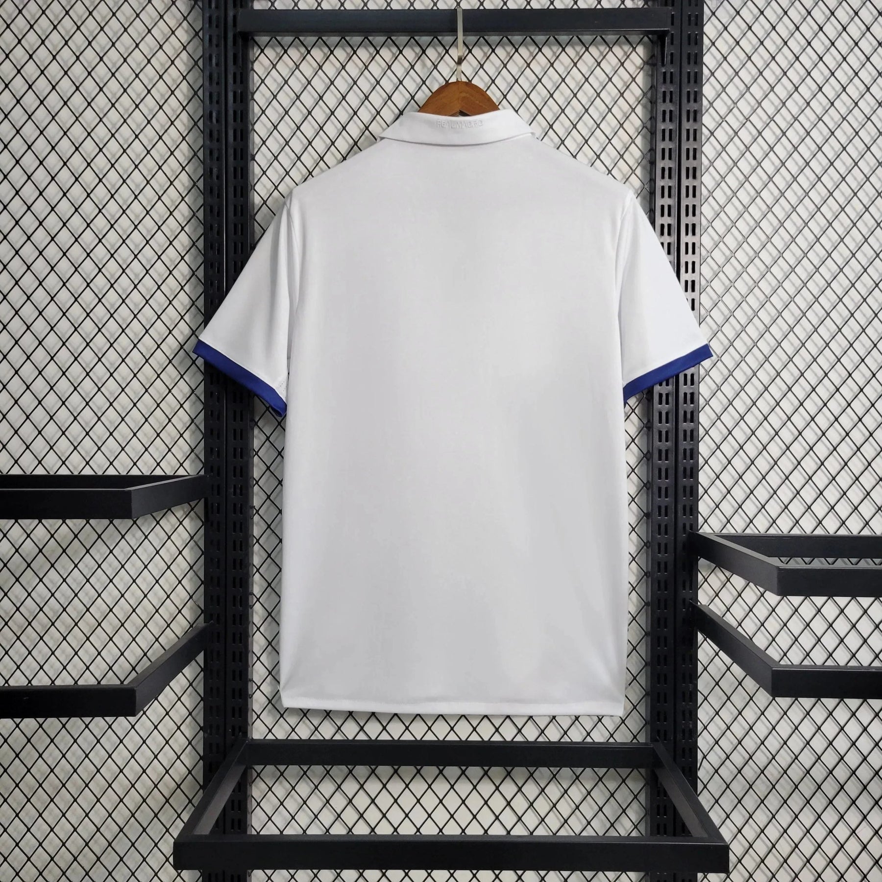 Real Madrid - Retro 16/17 Jersey