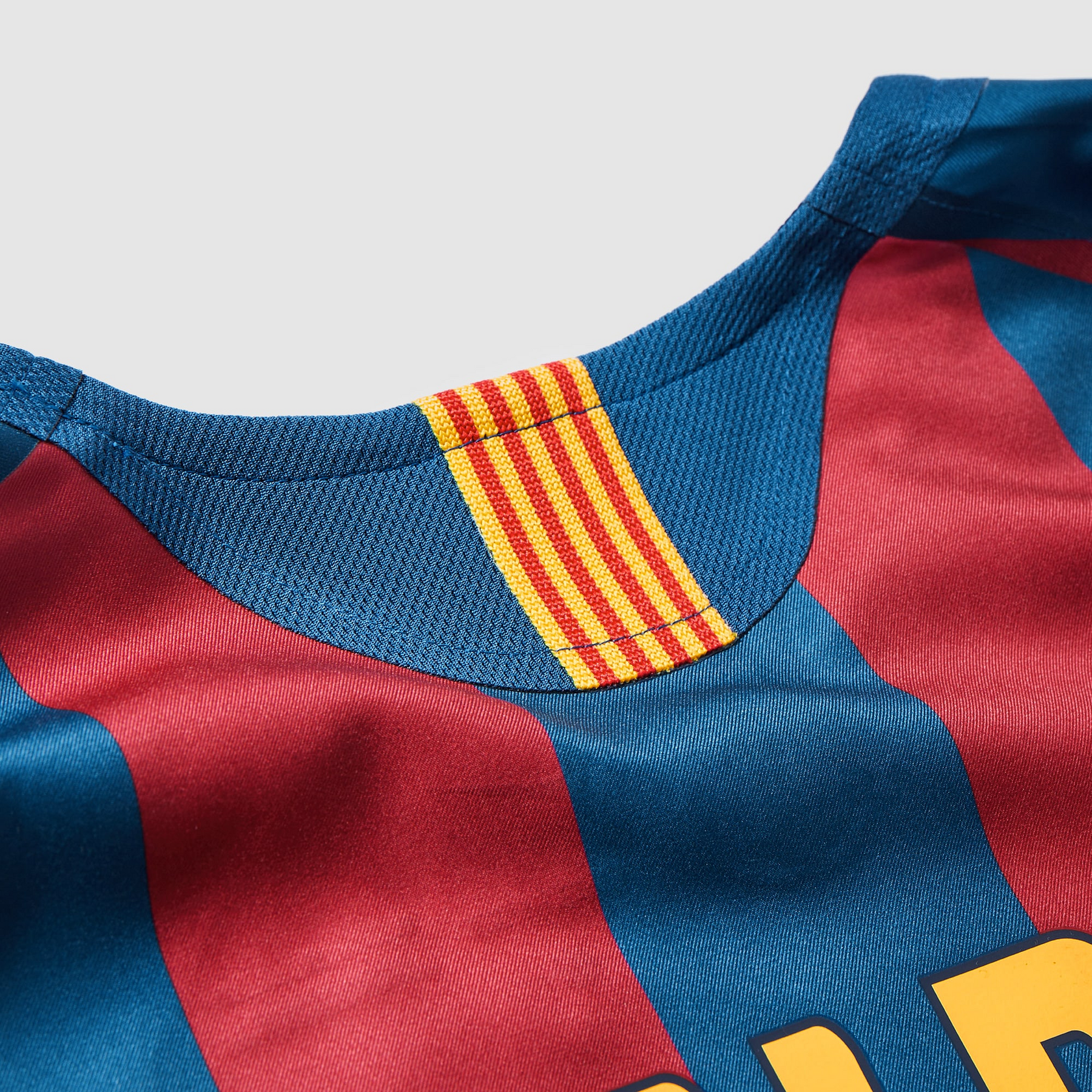Barcelona - Retro Home 2005/06 Long Sleeve Jersey
