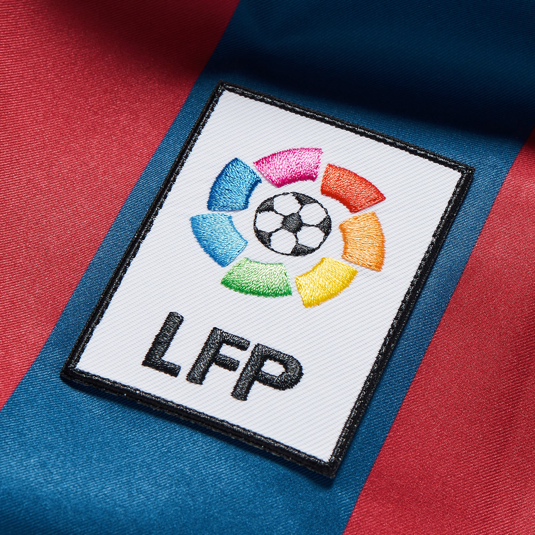 Barcelona - Retro Home 2005/06 Long Sleeve Jersey