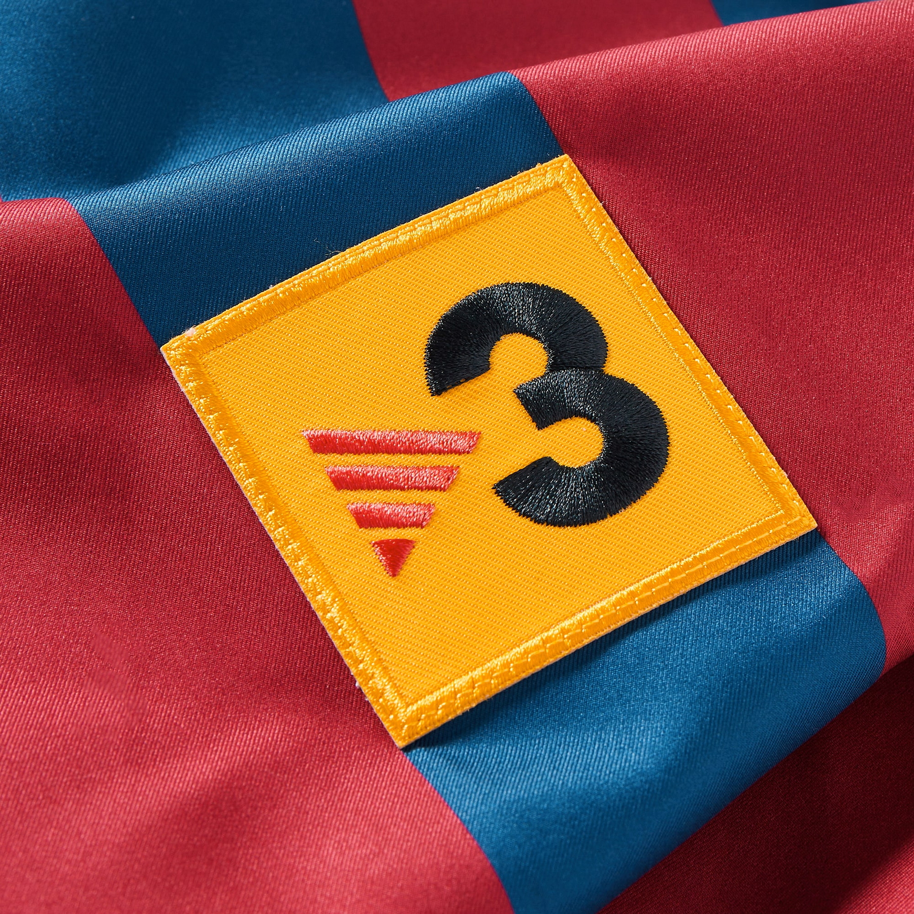 Barcelona - Retro Home 2005/06 Long Sleeve Jersey