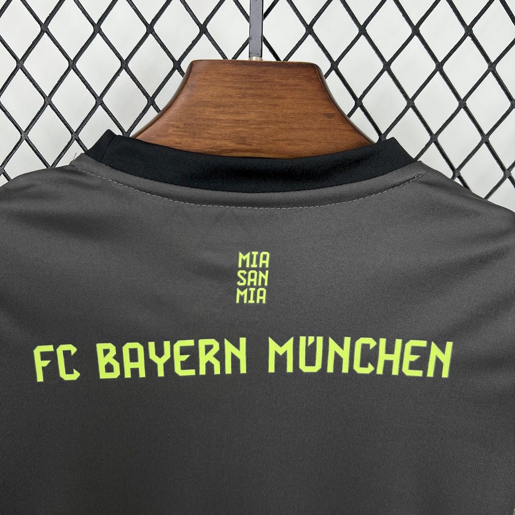Bayern Munich - Goalkeeper 2 25/26 Kids Jersey Kit