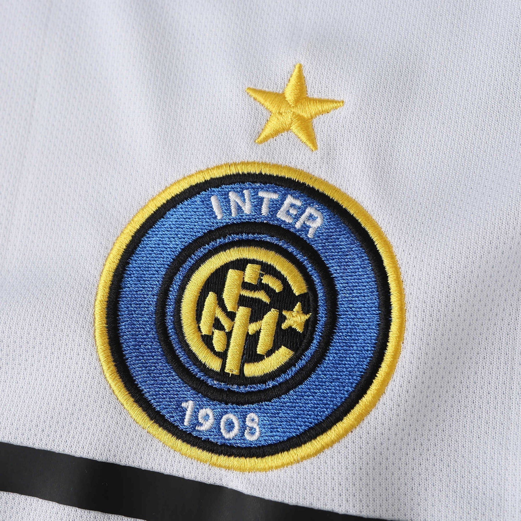 Inter Milan - Retro Away 2004/05 Jersey